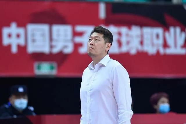 而马头领，这位表面平和实则野心勃勃的异人界搅局者，妄图用“神机百炼”来重塑整个异人界秩序。