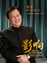 张婧仪身穿一条粉色长裙，甜美可爱、元气十足。
